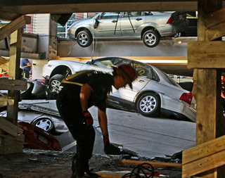 Illustration for article titled Atlanta Parking Garage Collapse Carnage Mega-Gallery